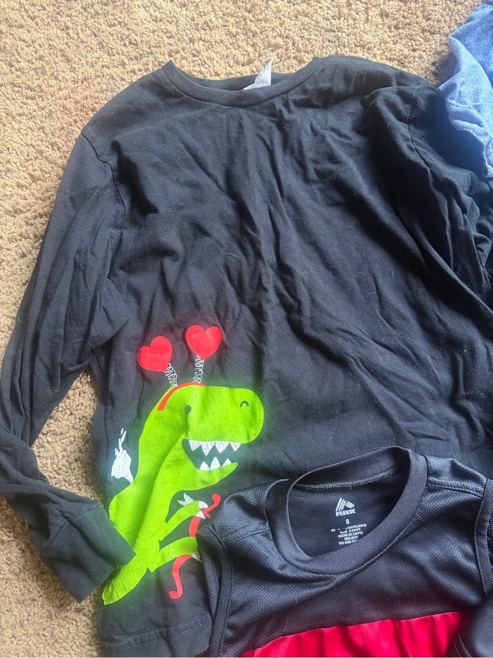 Kids' T shirt bundle sizes vary from big boys 8 to M . - Picture 4 of 6